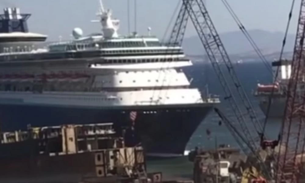 Κρουαζιερόπλοιο βγαίνει στη στεριά και πάει για διάλυση